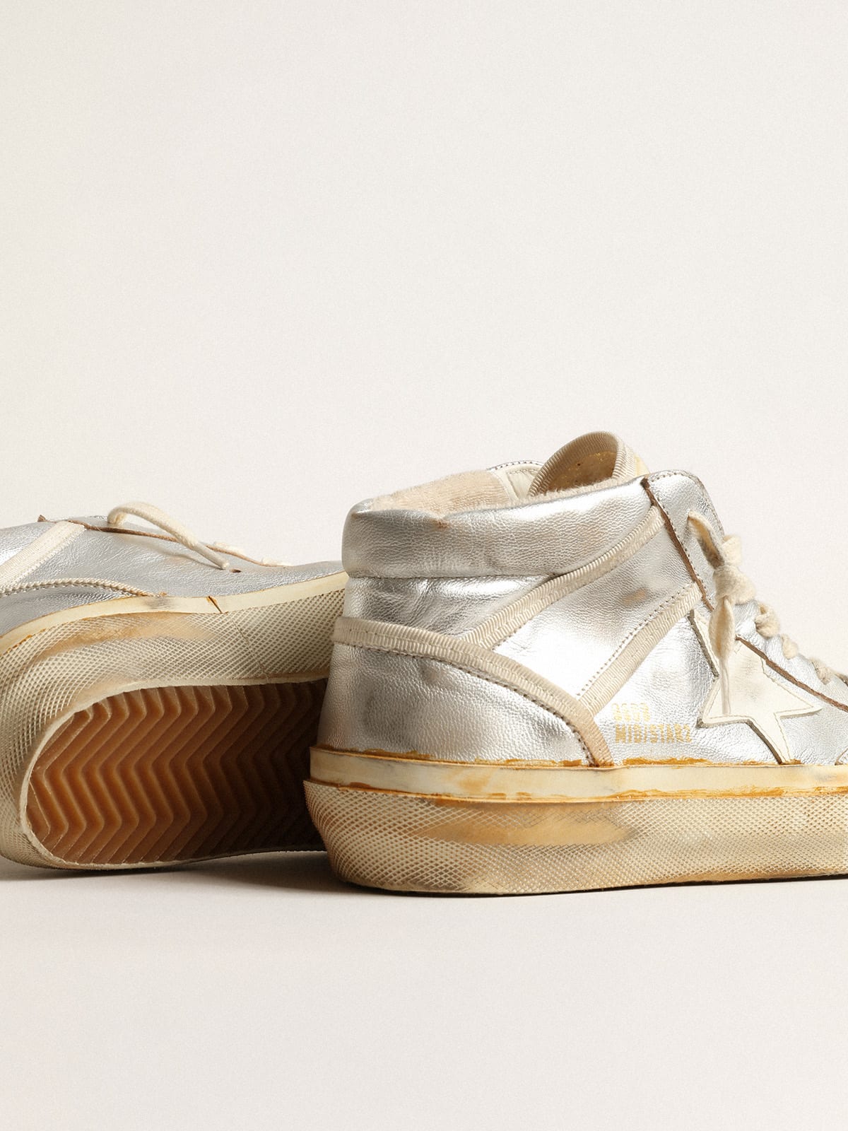 Golden Goose - Mid Star Donna in pelle laminata argento con stella color avorio in 