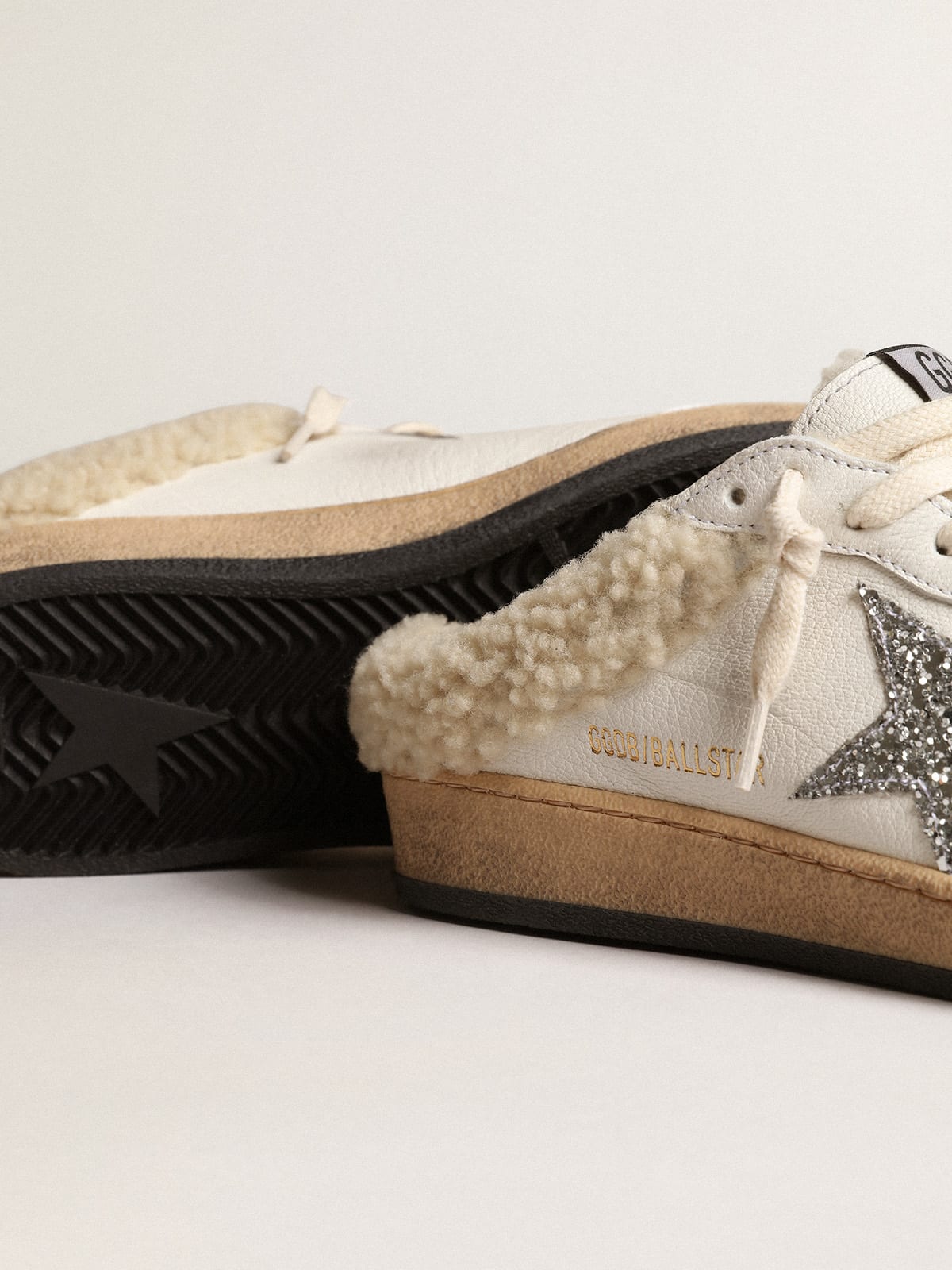 Golden Goose - Ball Star Sabot mit Glitzerstern und Shearlingfutter in 