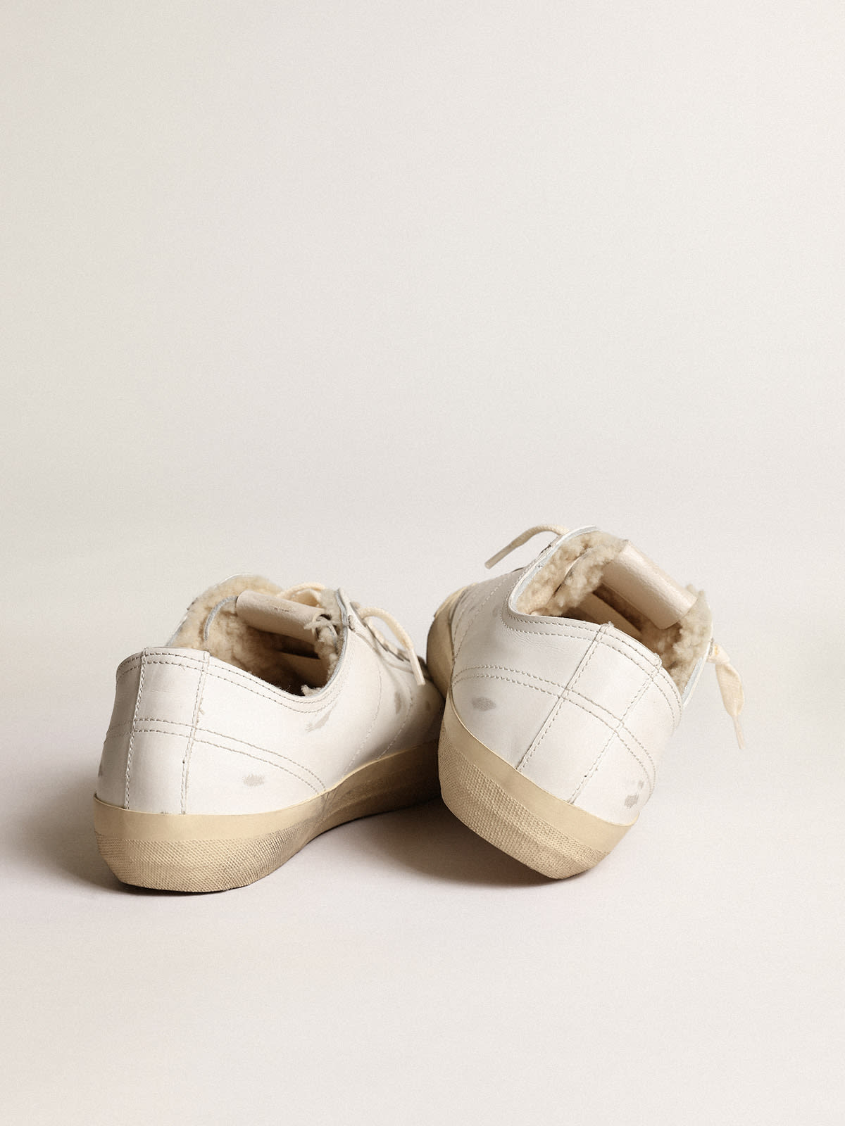 Golden Goose - V-Star sneakers with leather star and beige shearling lining in 