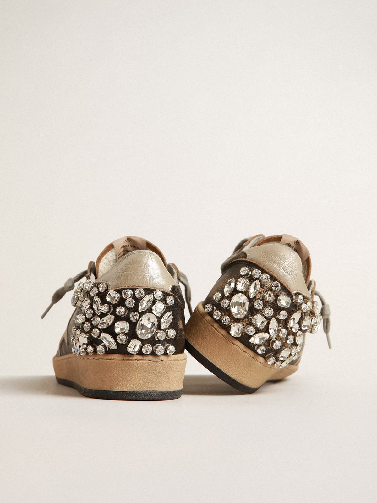 Golden Goose - Ball Star en cuir noir avec application de cristaux Swarovski in 