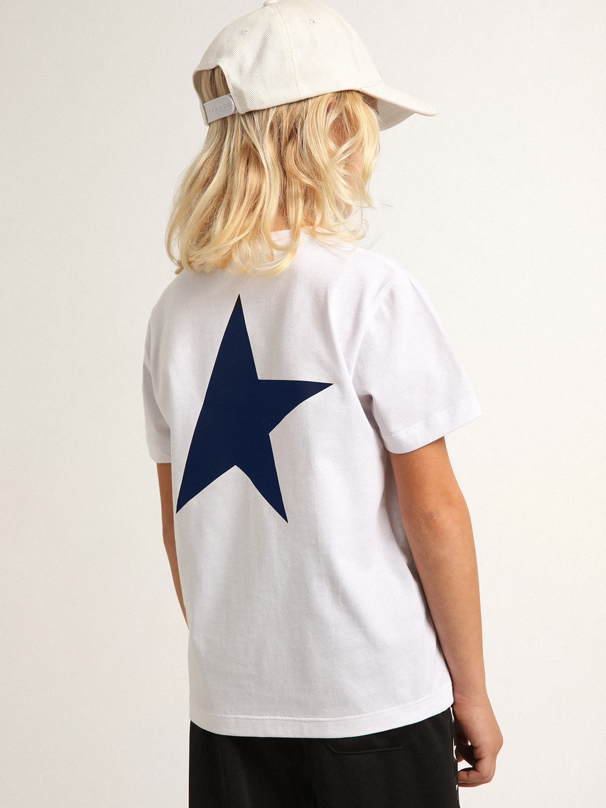Golden Goose - Weißes Jungen-T-Shirt mit Logo und Stern in dunkelblauem Kontrastton in 