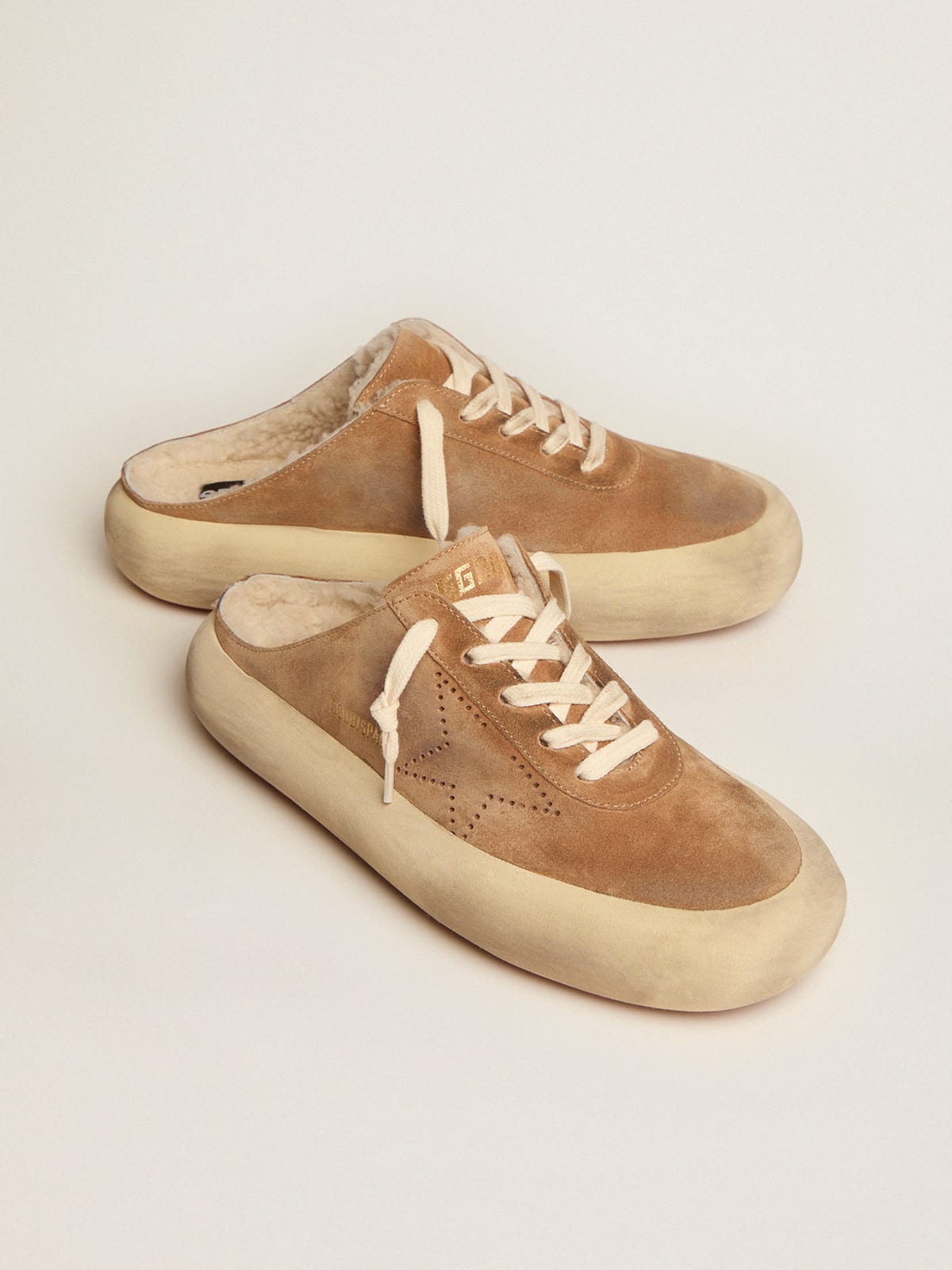 Golden Goose - Scarpe Space-Star Sabot Donna in suede color tabacco e fodera in shearling in 