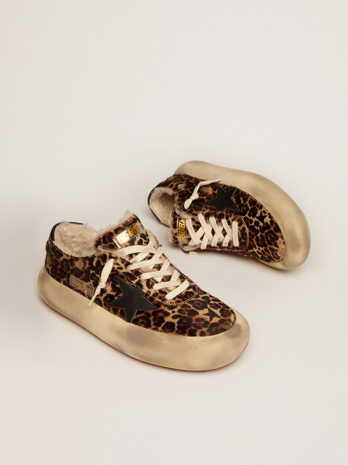 Golden Goose - Chaussures Space-Star en cuir façon poulain à imprimé animalier avec doublure en shearling in 