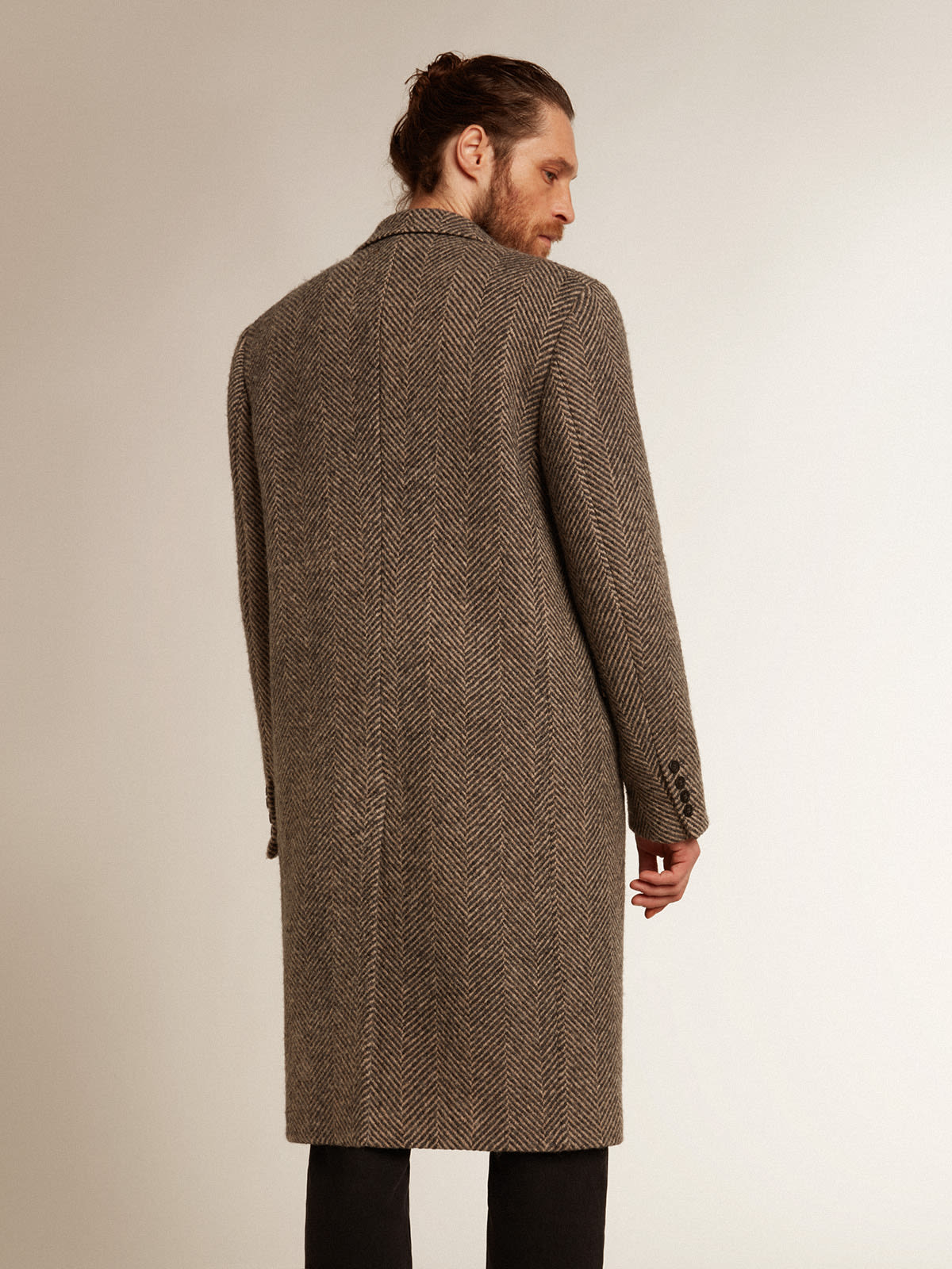 Men's single-breasted wool coat with beige and gray herringbone weave