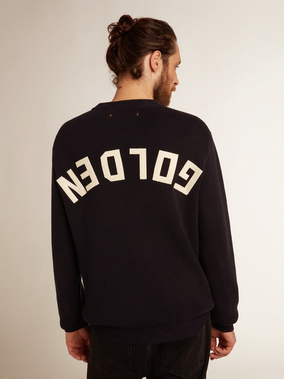 Golden Goose - Men’s round-neck sweater in dark blue cotton with logo on the back in 