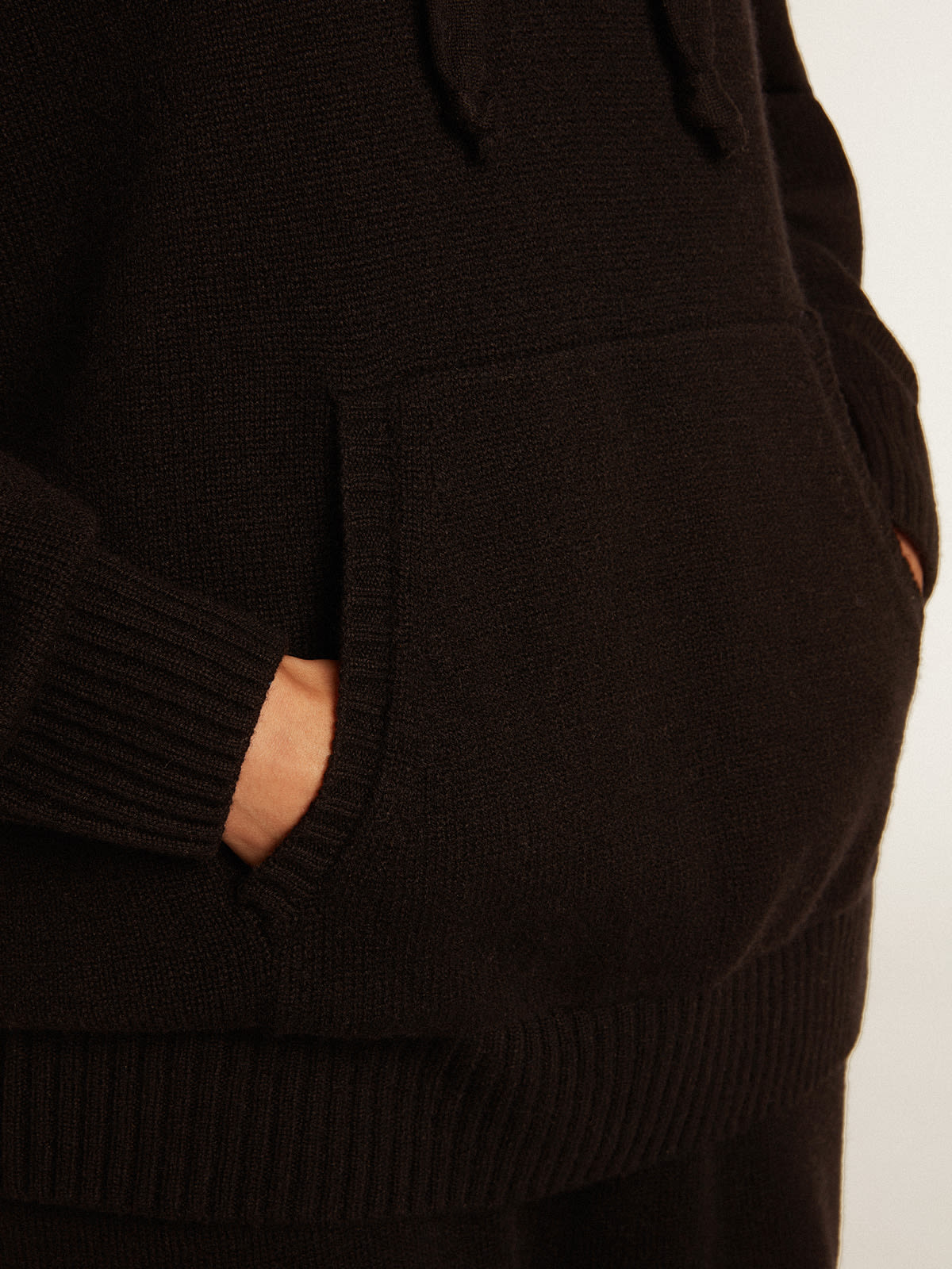 Golden Goose - Sweat-shirt noir pour femme en cachemire mélangé à capuche  in 