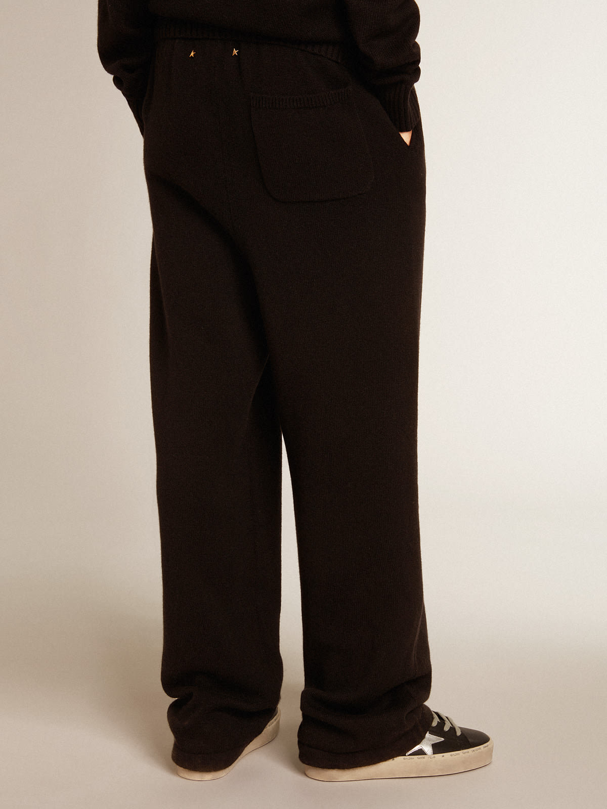 Golden Goose - Pantalón jogger de mujer en mezcla de cachemira de color negro in 