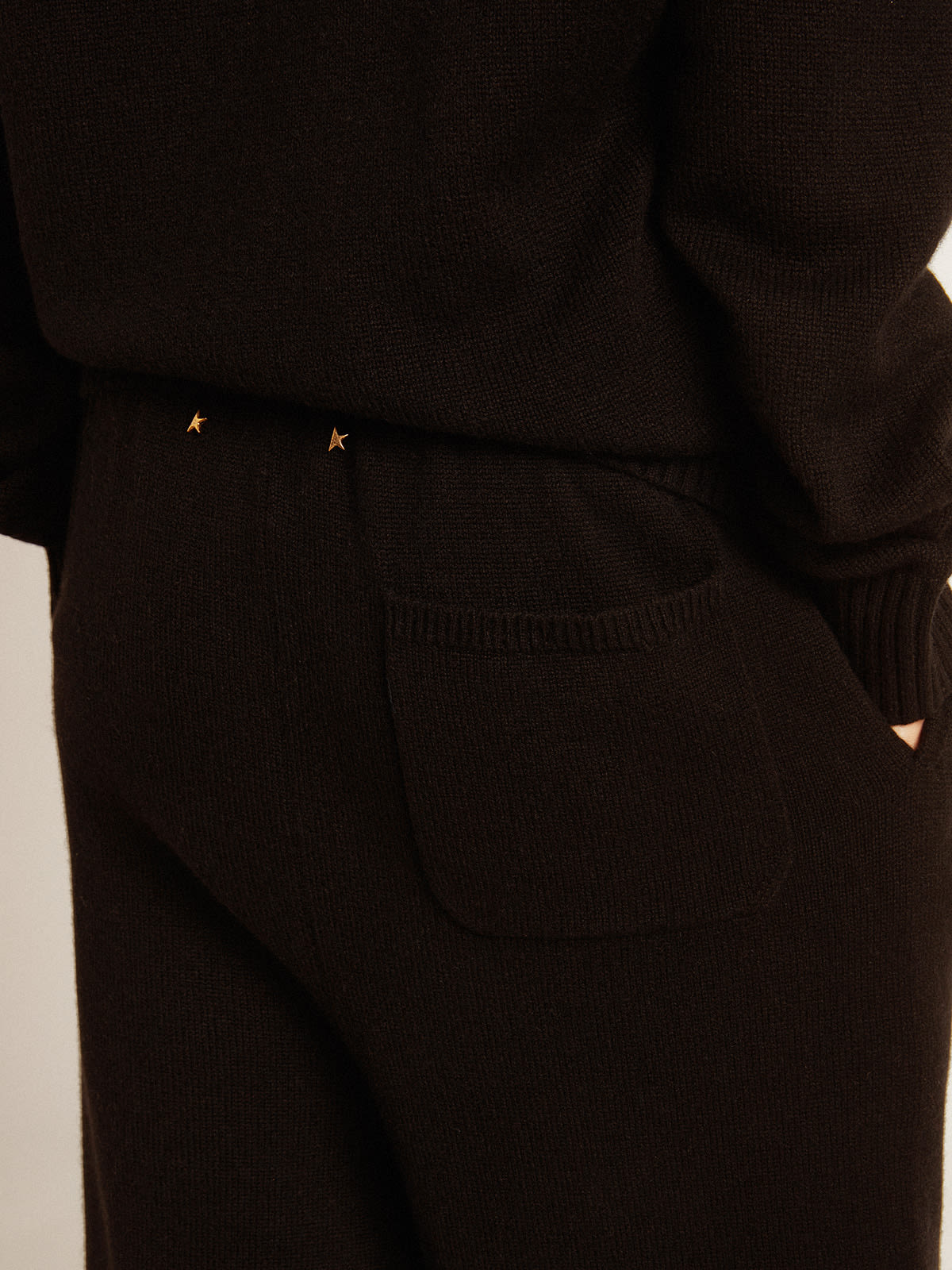 Golden Goose - Pantalón jogger de mujer en mezcla de cachemira de color negro in 
