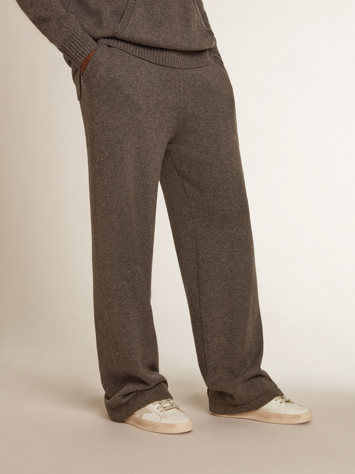 Golden Goose - Pantalone jogging uomo misto cashmere di colore grigio melange in 