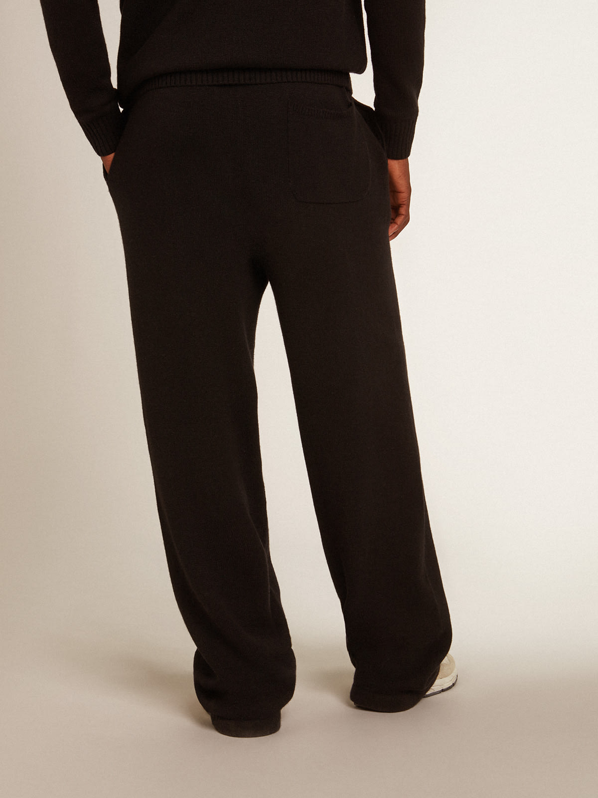 Golden Goose - Pantalone jogging uomo misto cashmere di colore nero in 