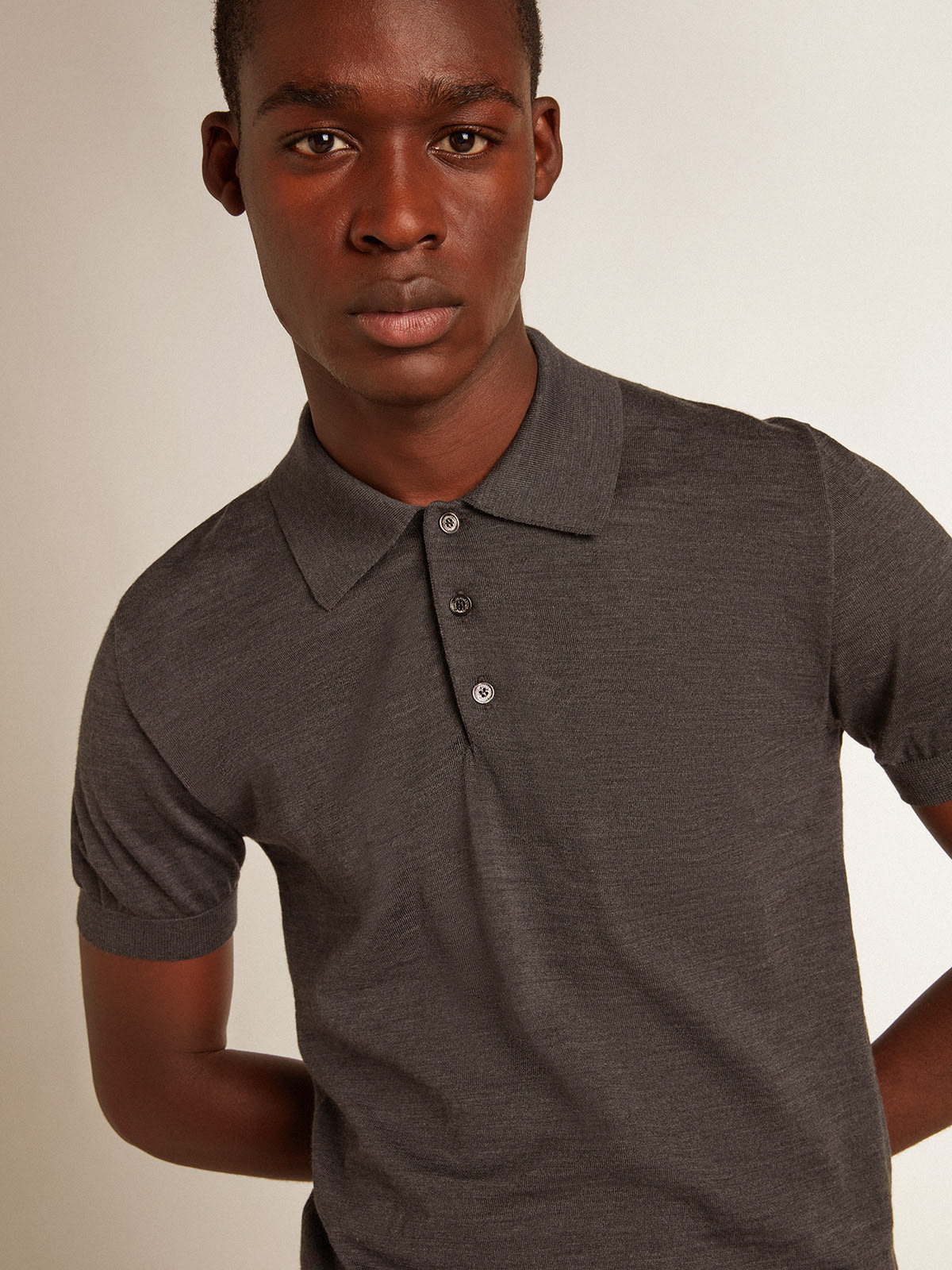 Men's short-sleeved polo shirt in gray merino wool | Golden Goose