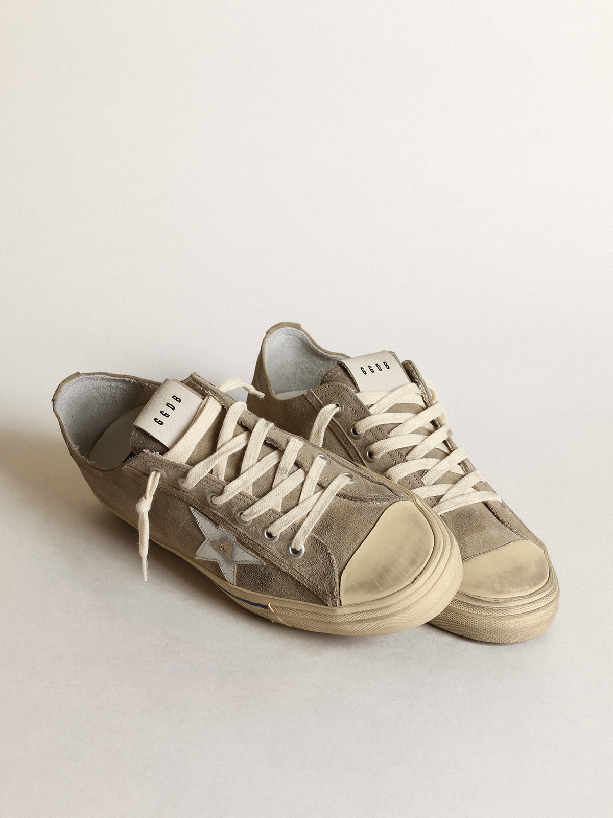 Golden Goose - V-Star de hombre con pala de ante y estrella plateada in 