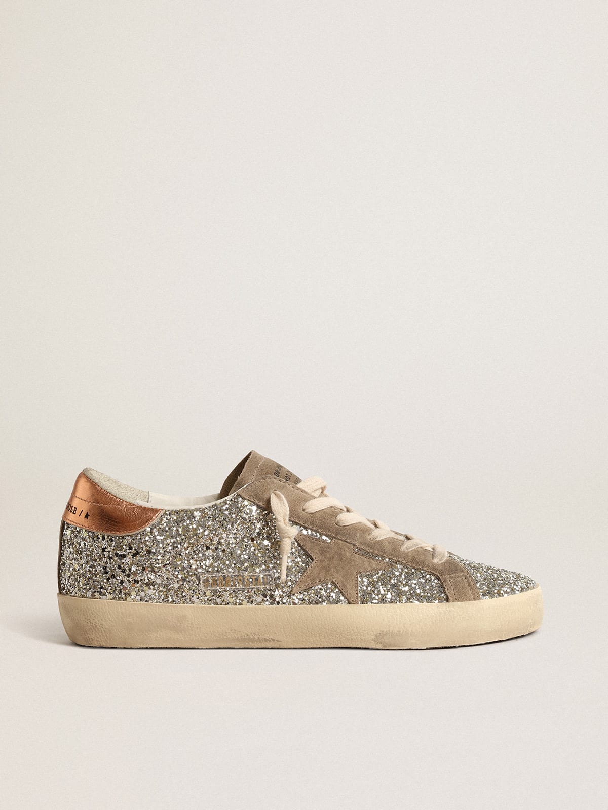 Golden Goose - Super-Star aus platinfarbenem Glitzer mit taubengrauem Raulederstern in 