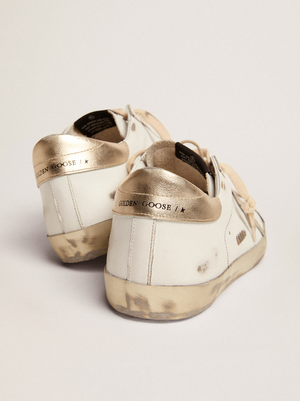 Golden Goose - Super-Star masculino com reforço dourado brilhante e inscrições in 