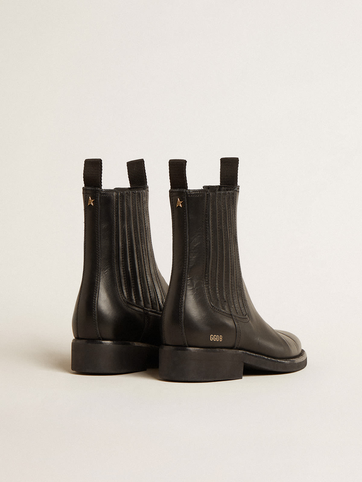 Women's Chelsea boots in black leather | Golden Goose