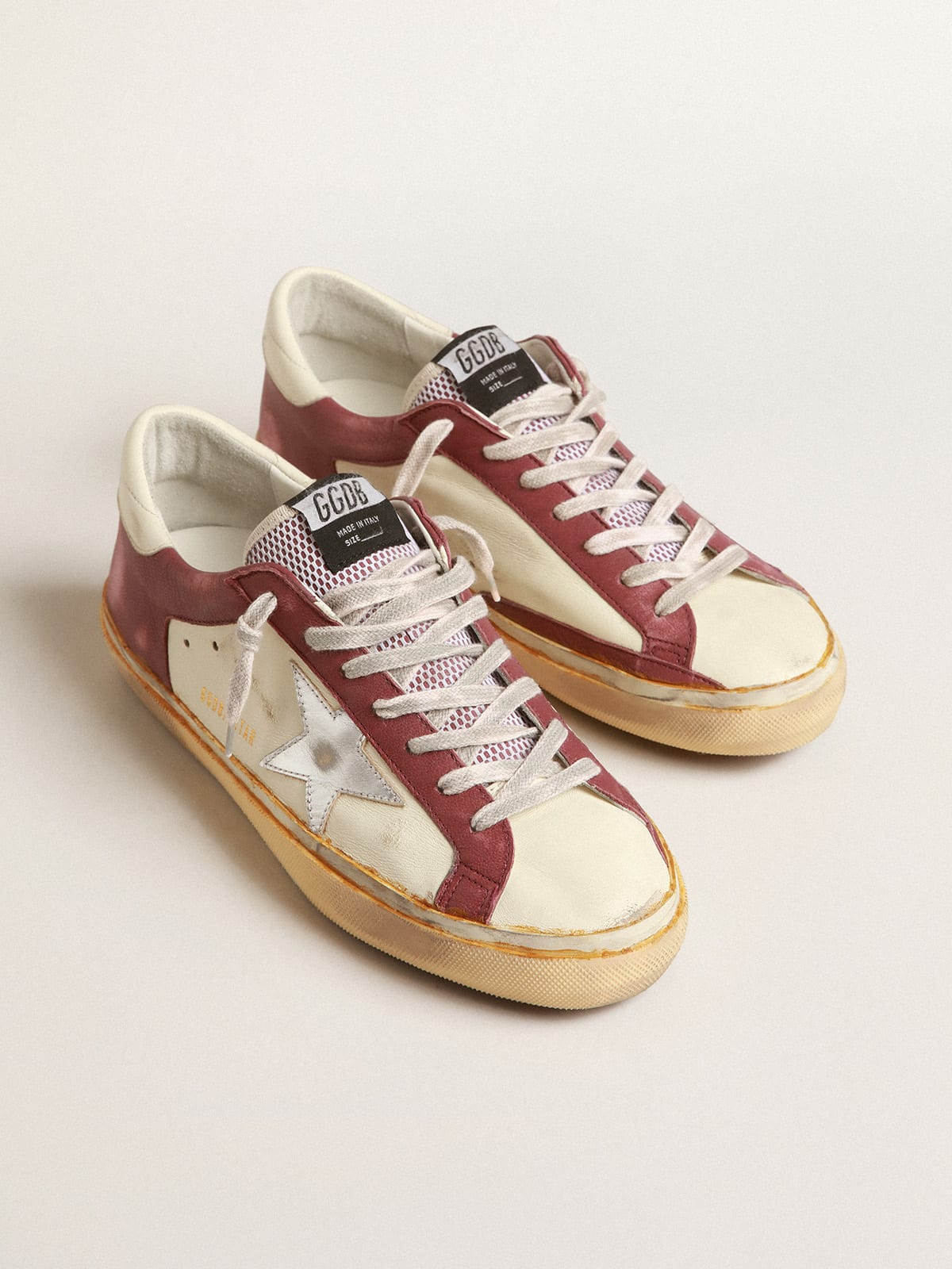 Golden Goose - Super-Star en nappa avec empiècements bordeaux et étoile argentée in 