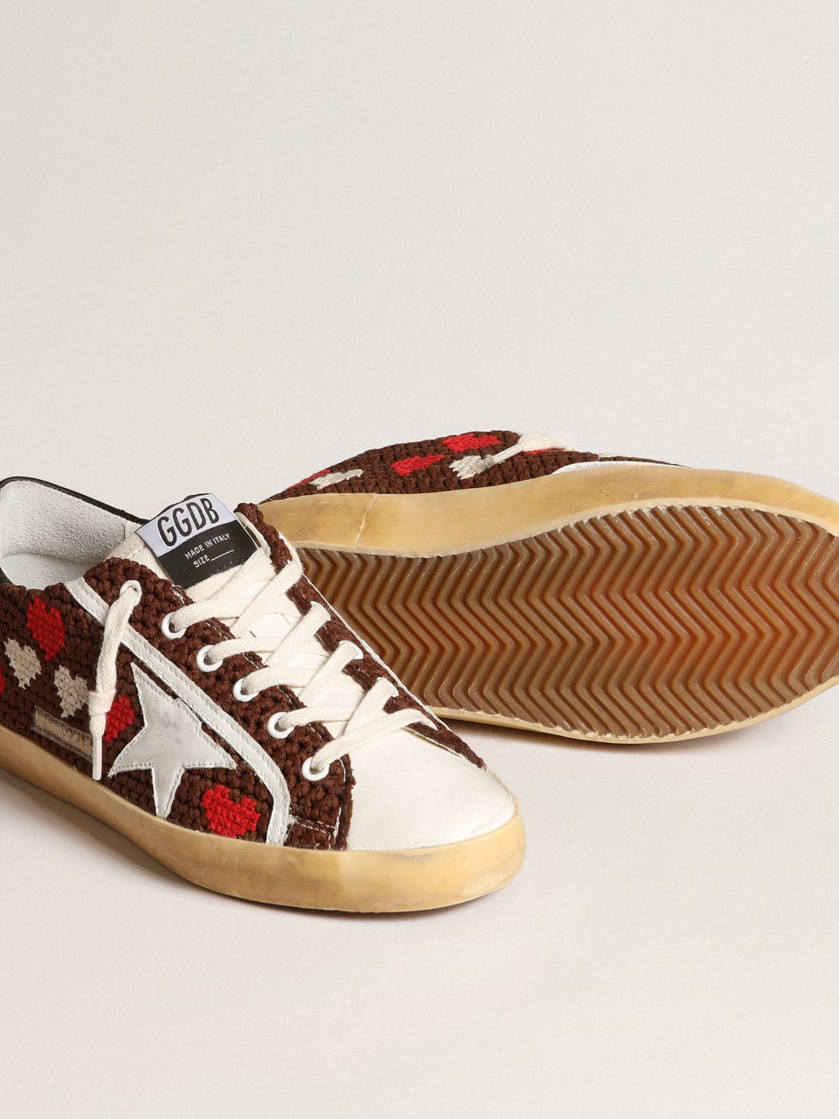 Golden Goose - Super-Star in brown crochet with embroidered hearts and white star in 