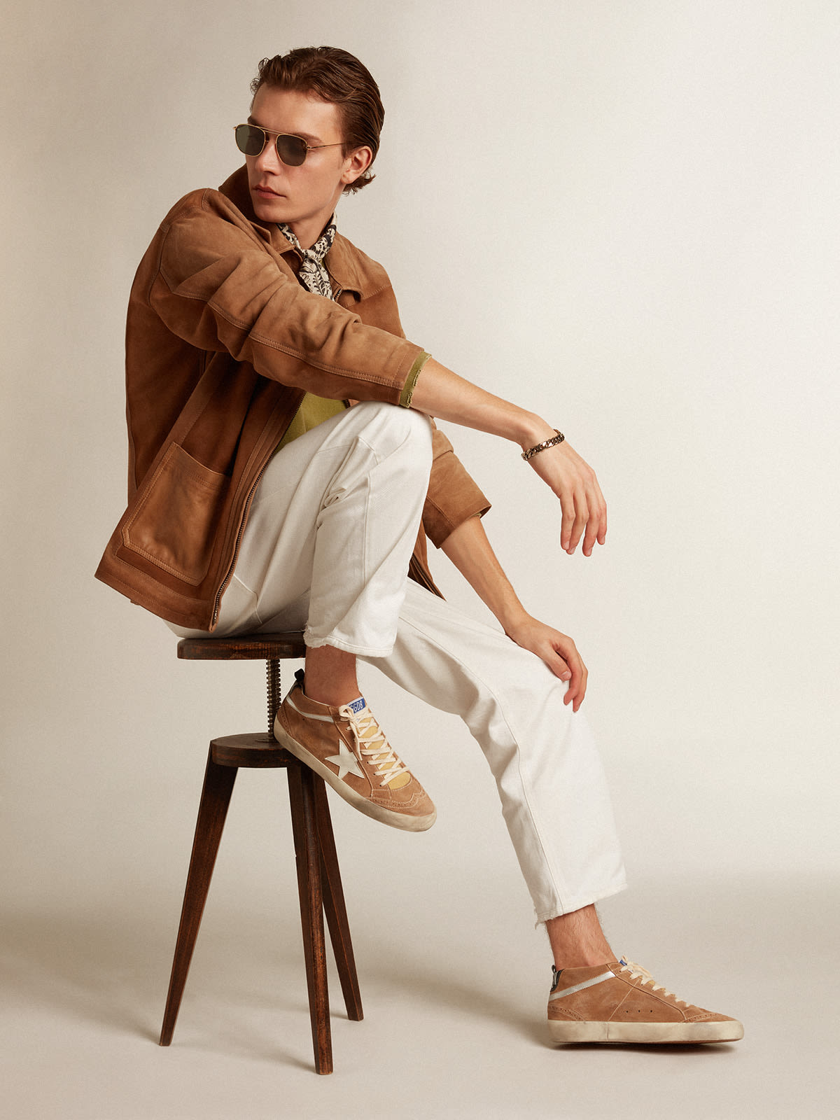 Golden Goose - Mid Star Uomo in suede tabacco con stella in pelle bianca in 