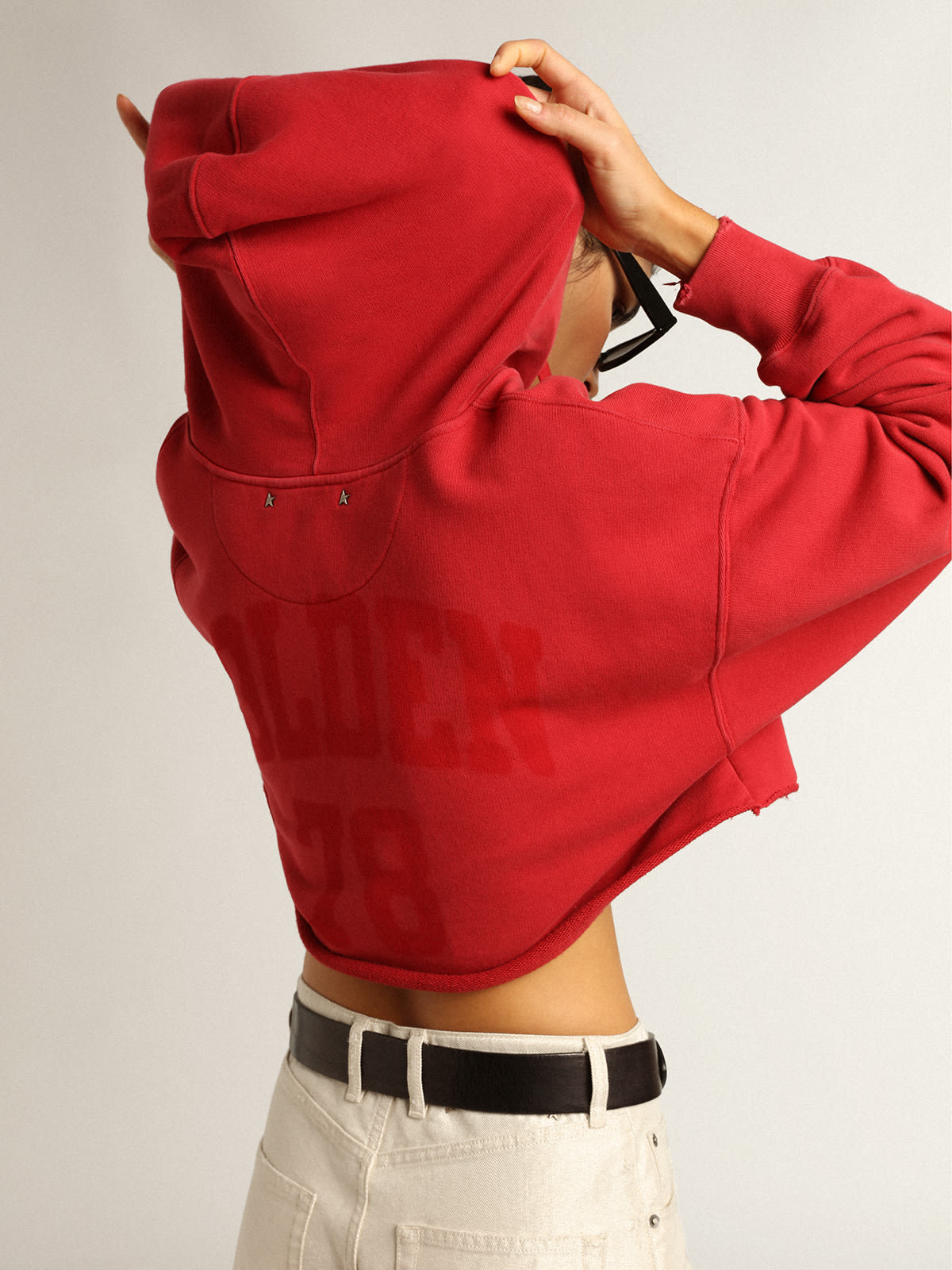 Sudadera cropped con capucha color rojo