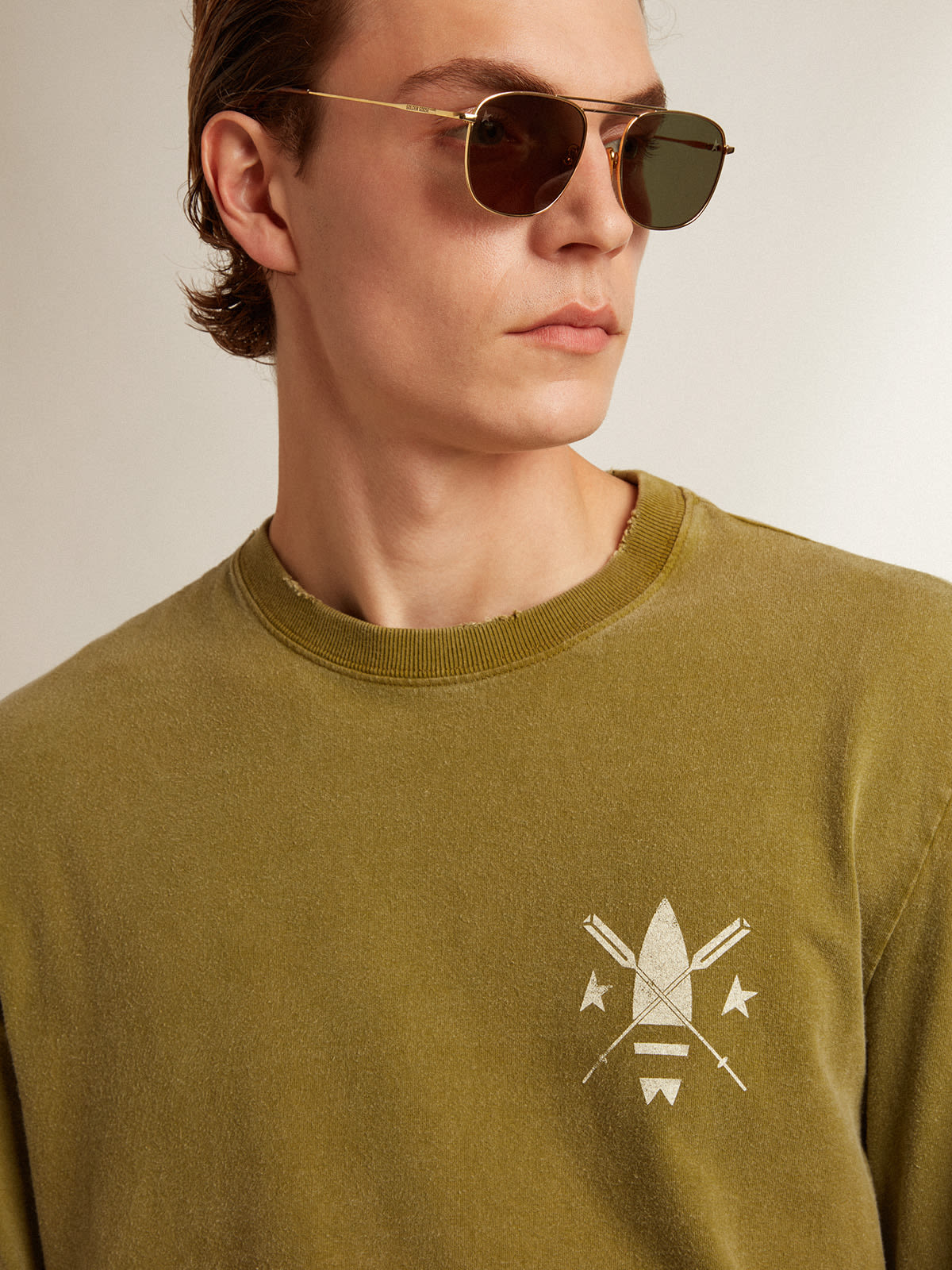 Golden Goose - Pesto-green T-shirt with white logo on the front and back in 