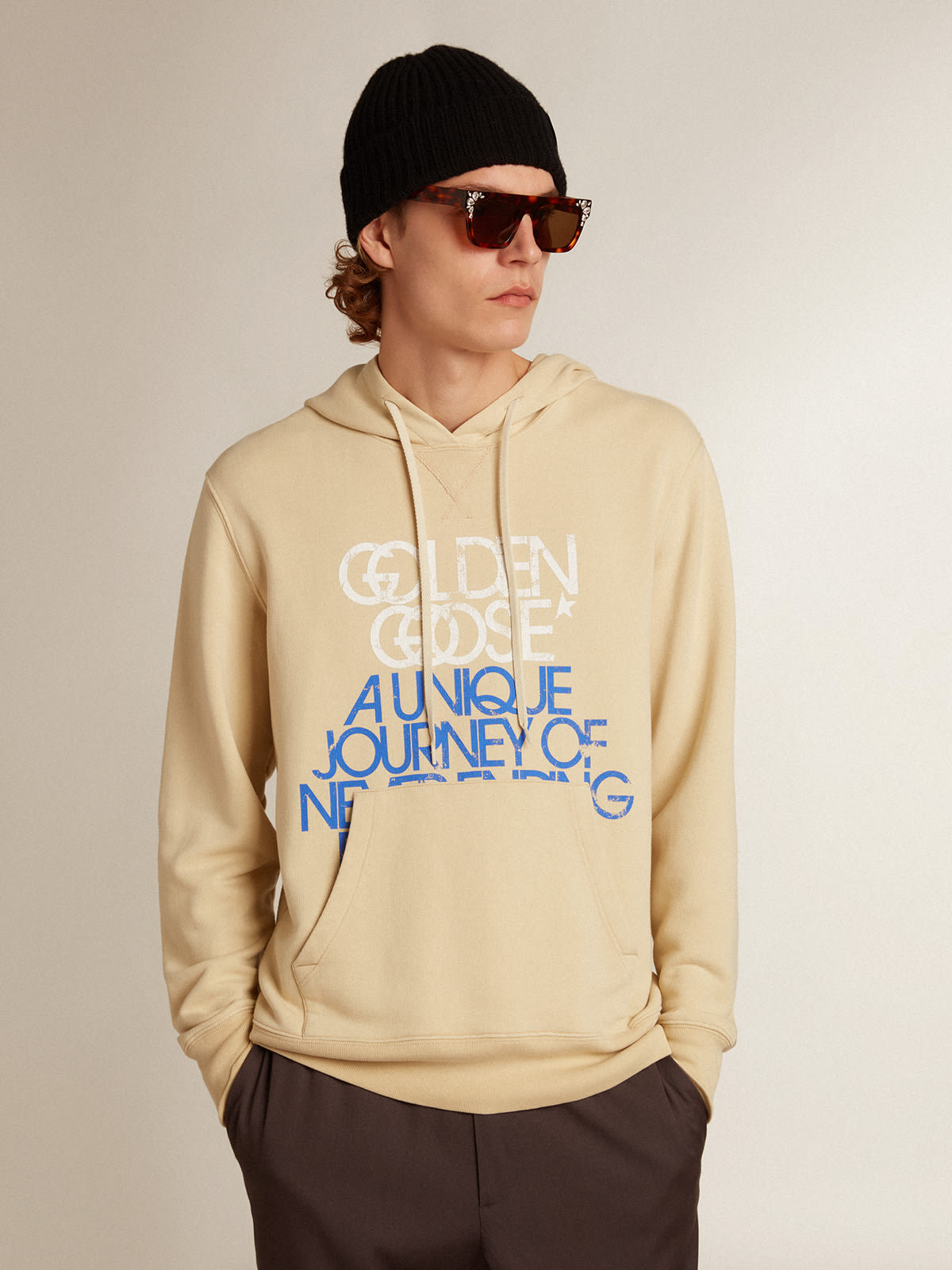 Golden Goose - Marzipanfarbenes Sweatshirt mit Schriftzügen an der Vorderpartie in 