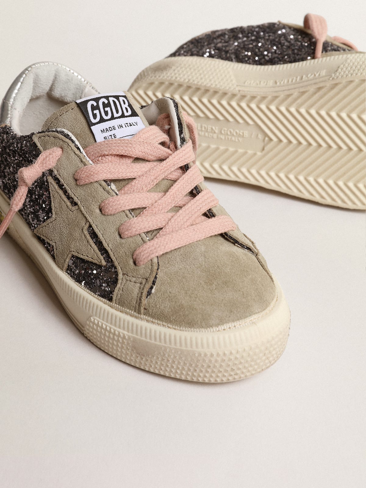 Golden Goose - May Junior aus anthrazitfarbenem Glitzer mit taubengrauem Raulederstern in 