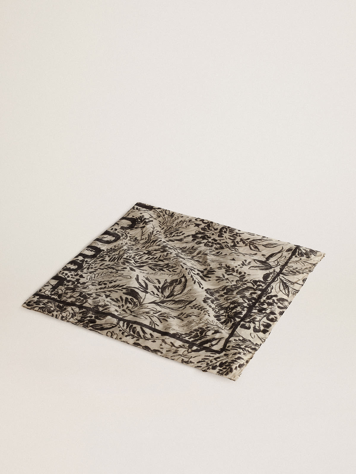 Golden Goose - Bone-white scarf with contrasting toile de jouy pattern in 