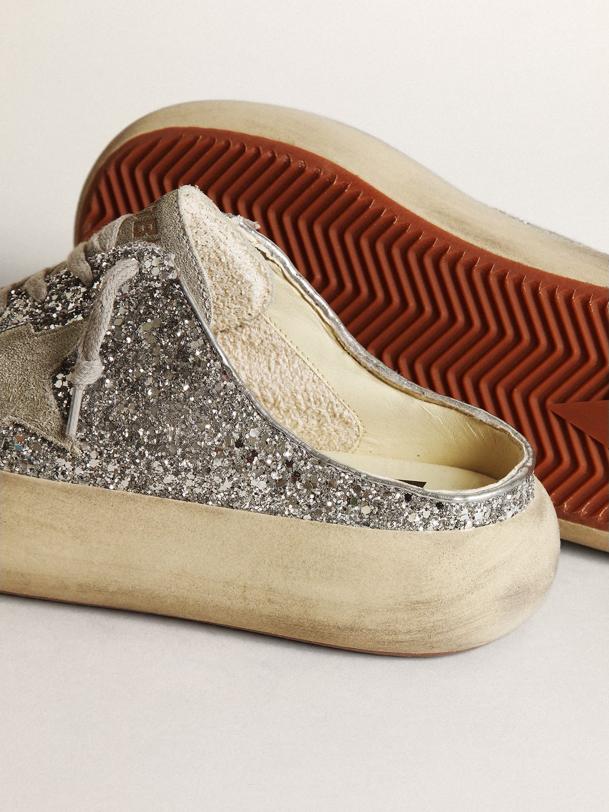 Golden Goose - Space-Star Damensabot aus Glitzer mit Stern und Lasche in Eisgrau in 