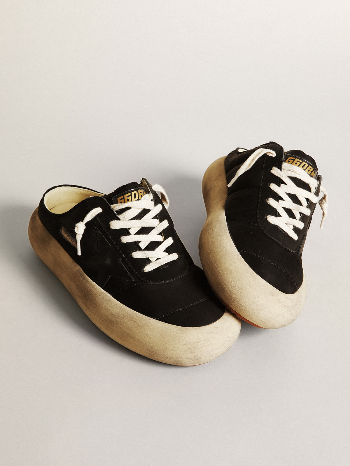 Golden Goose - Mules Space-Star de nailon negro con estrella de piel negra in 