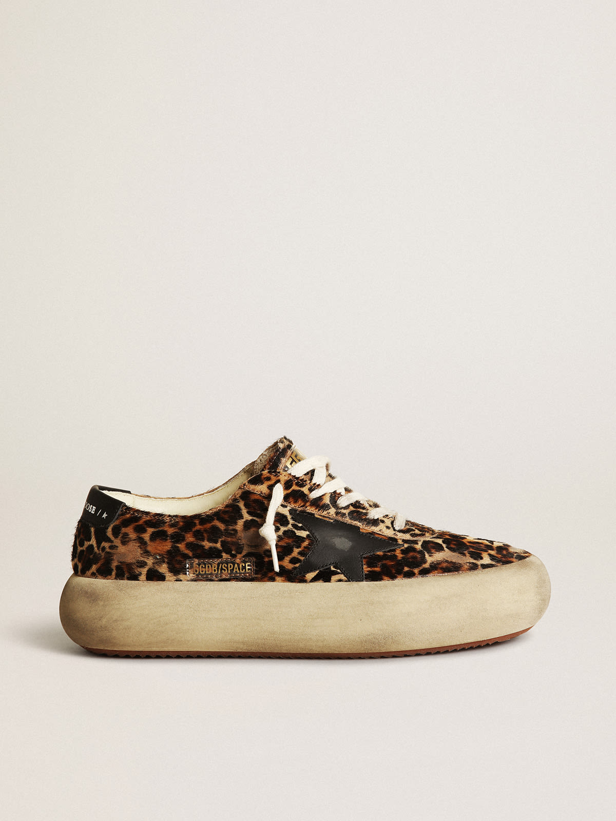 Golden Goose - Damen Space-Star aus Ponyfell mit Leopardenmuster und schwarzem Stern und Ferse in 