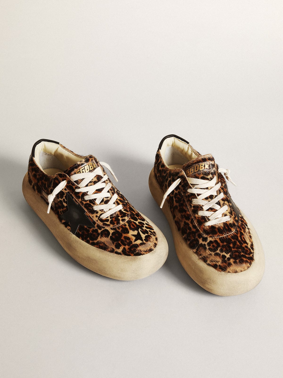 Golden Goose - Damen Space-Star aus Ponyfell mit Leopardenmuster und schwarzem Stern und Ferse in 