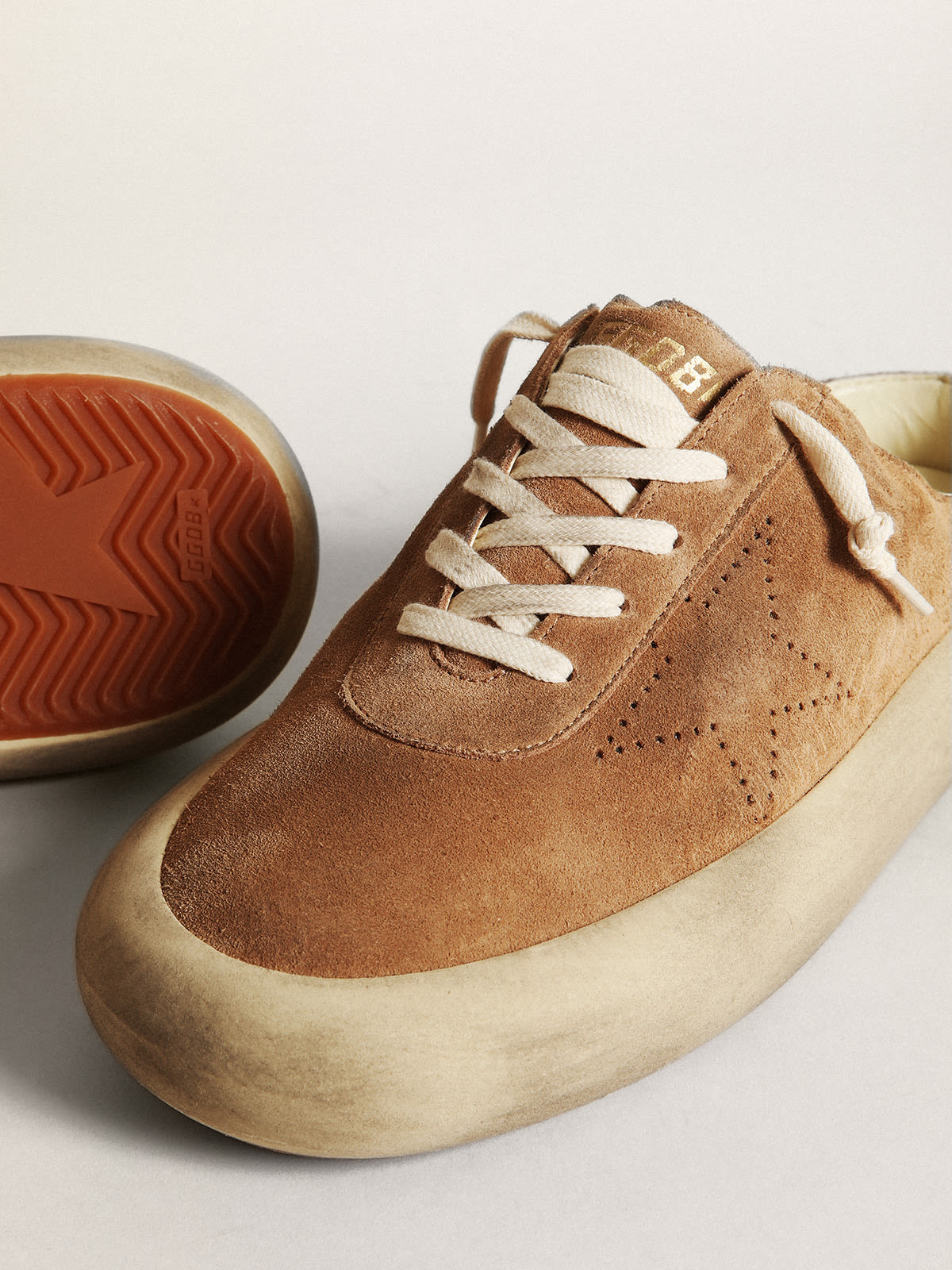 Golden Goose - Space-Star Sabot Uomo in suede color tabacco con stella traforata in 