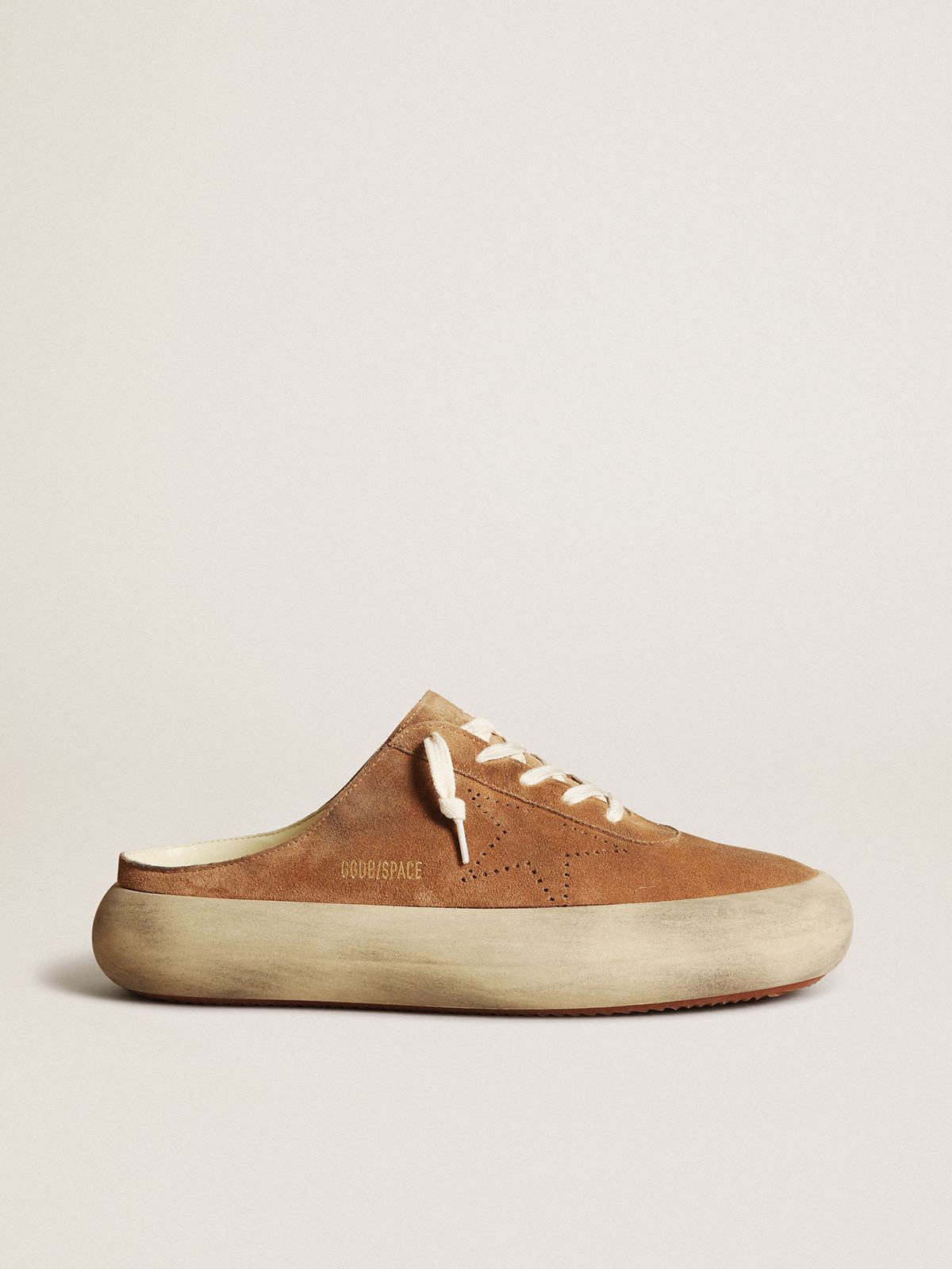 Golden Goose - Mule Space-Star Masculina de suede tabaco com estrela perfurada in 