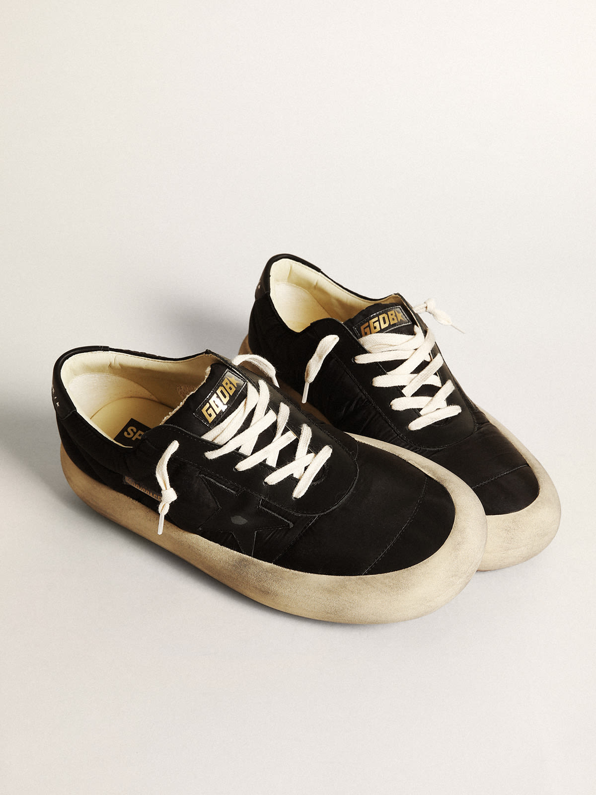 Golden Goose - Space-Star Masculino de náilon com estrela e talão de couro preto in 