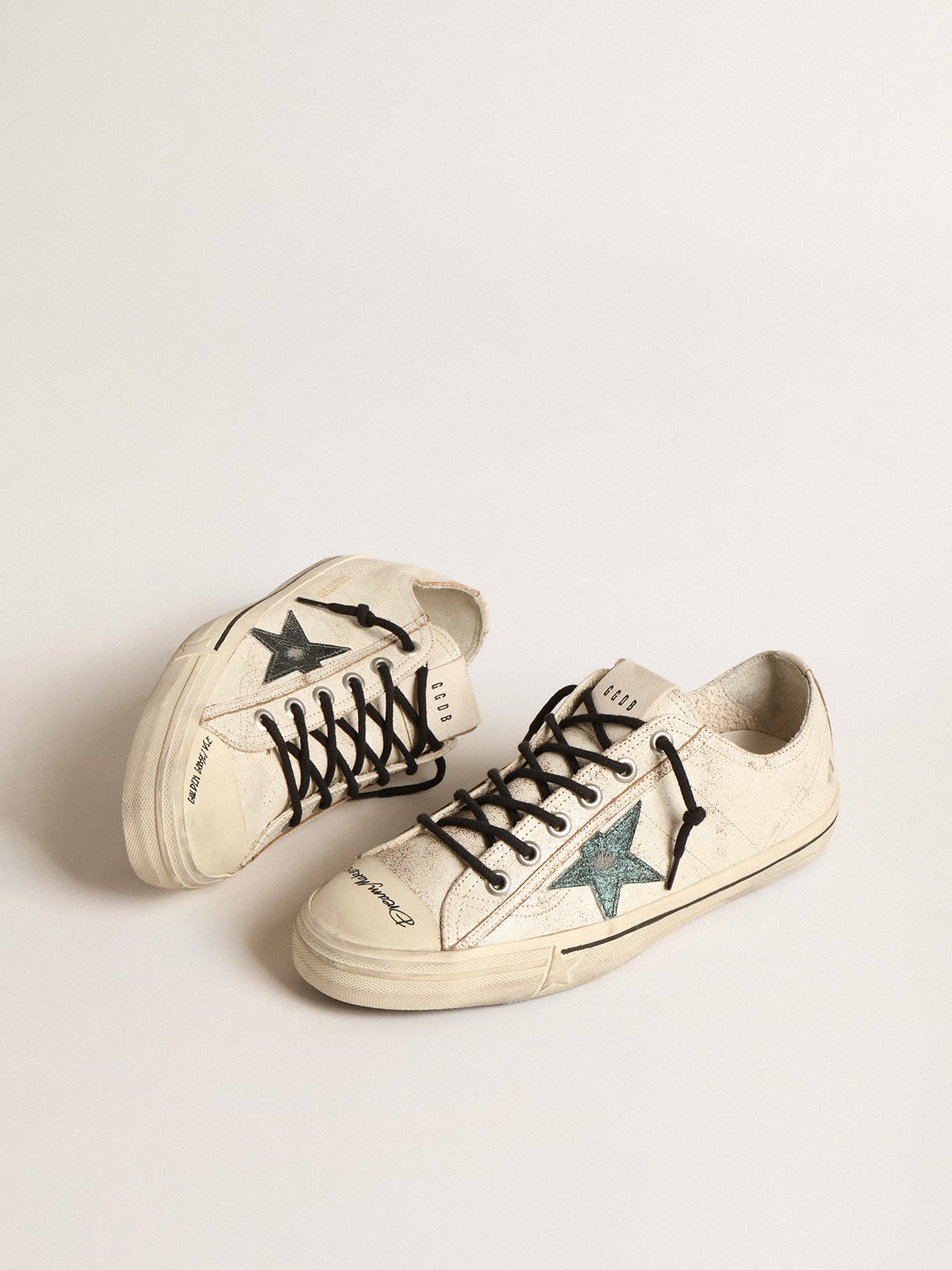 Golden Goose - V-Star シャイニーレザー クラック加工ラミネートレザースター（グリーン） in 