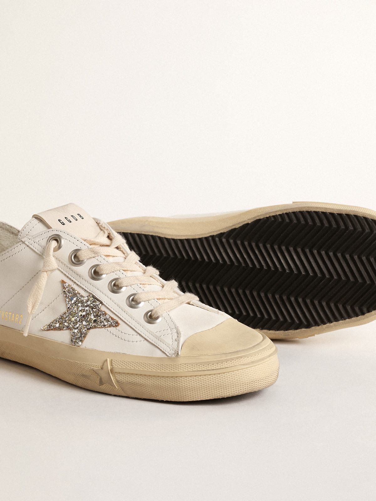 Golden Goose - V-Star in white leather with a platinum glitter star in 