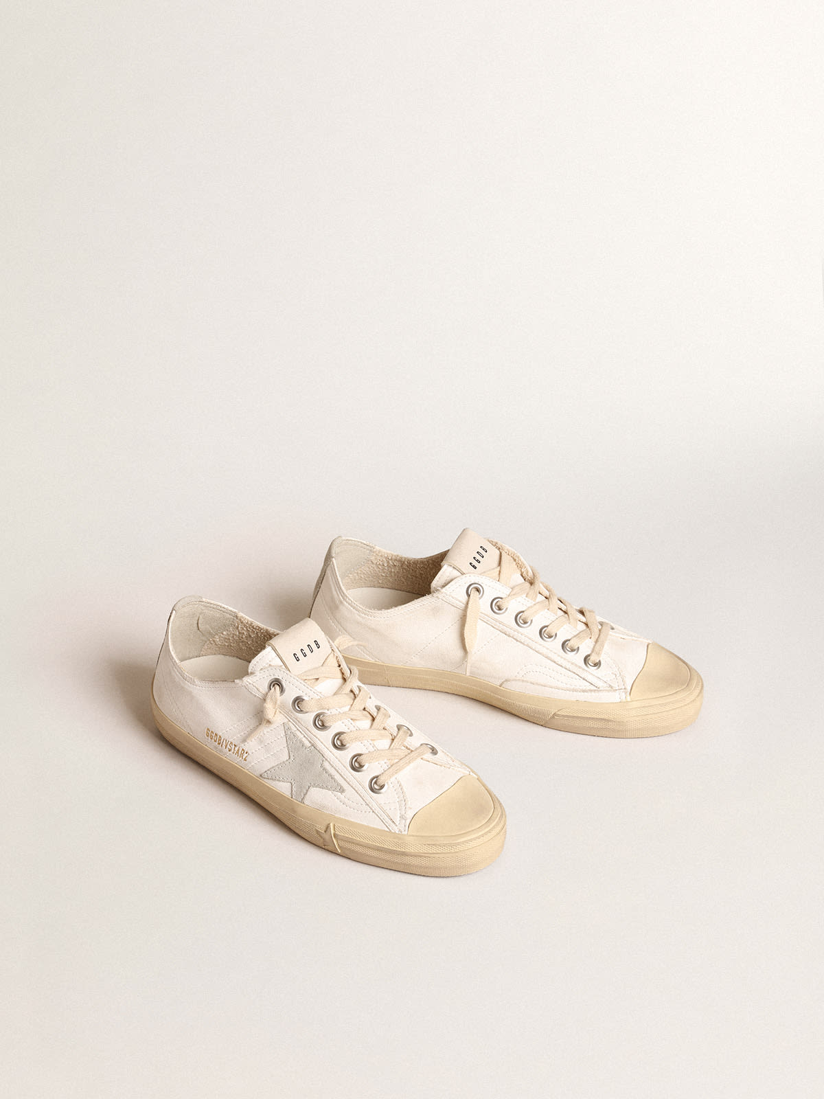 Golden Goose - V-Star in nappa leather with ice-gray suede star and heel tab in 