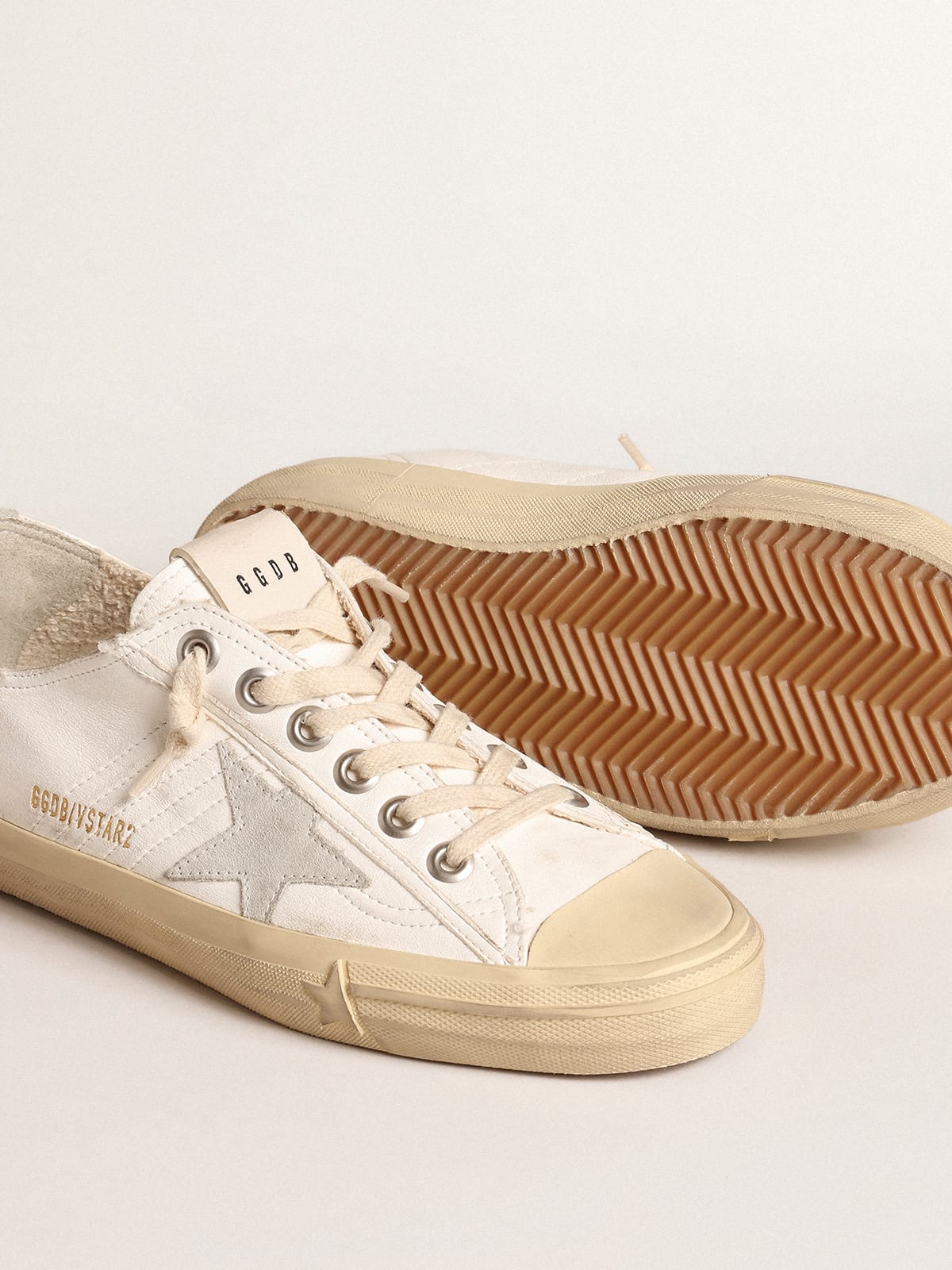 Golden Goose - V-Star in nappa leather with ice-gray suede star and heel tab in 