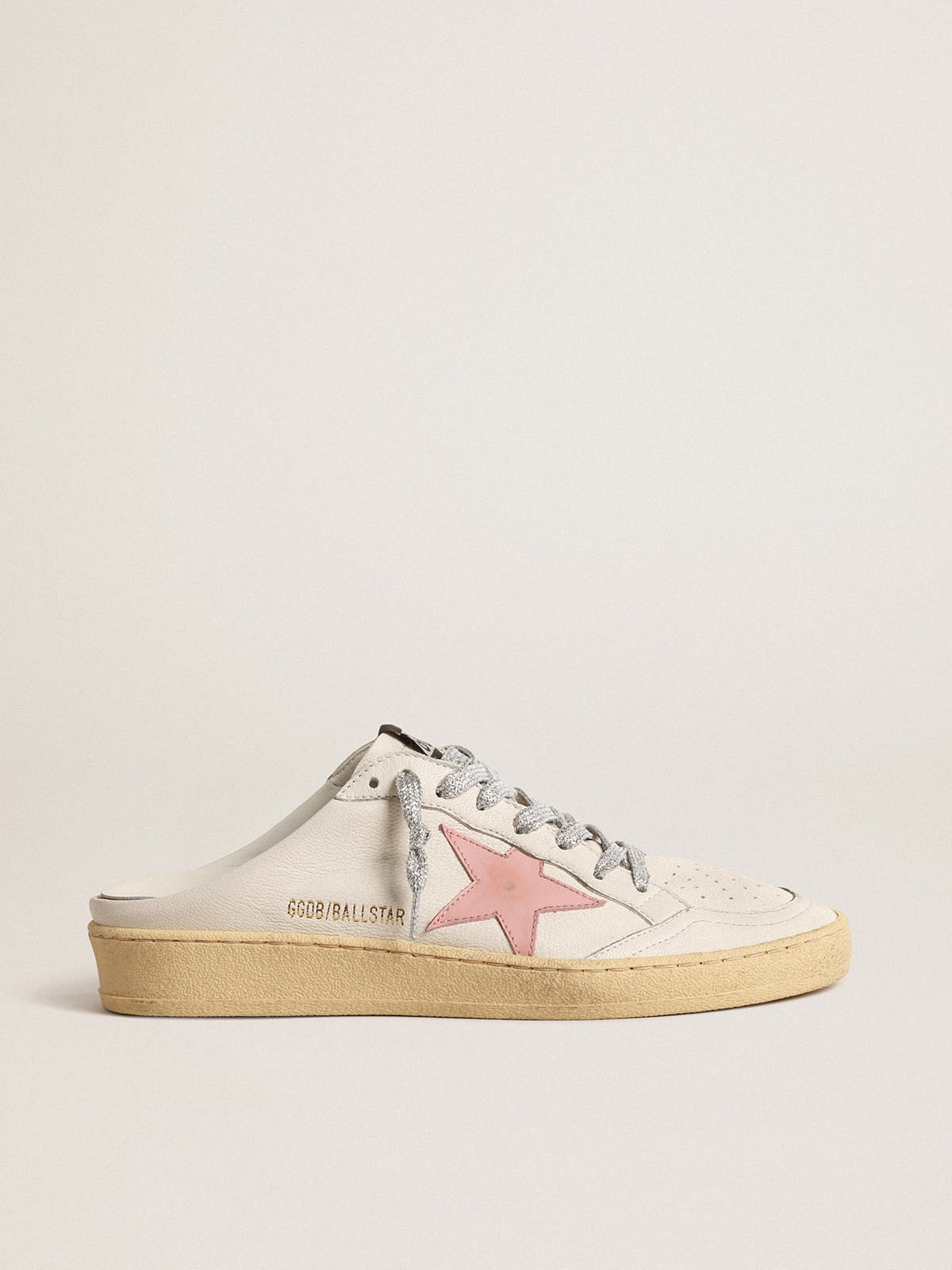 Golden Goose - Ball Star Sabots in white nappa with an old-rose leather star in 