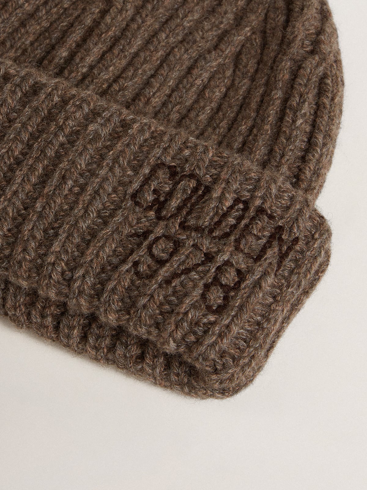Golden Goose - Ash brown beanie in cashmere blend wool in 