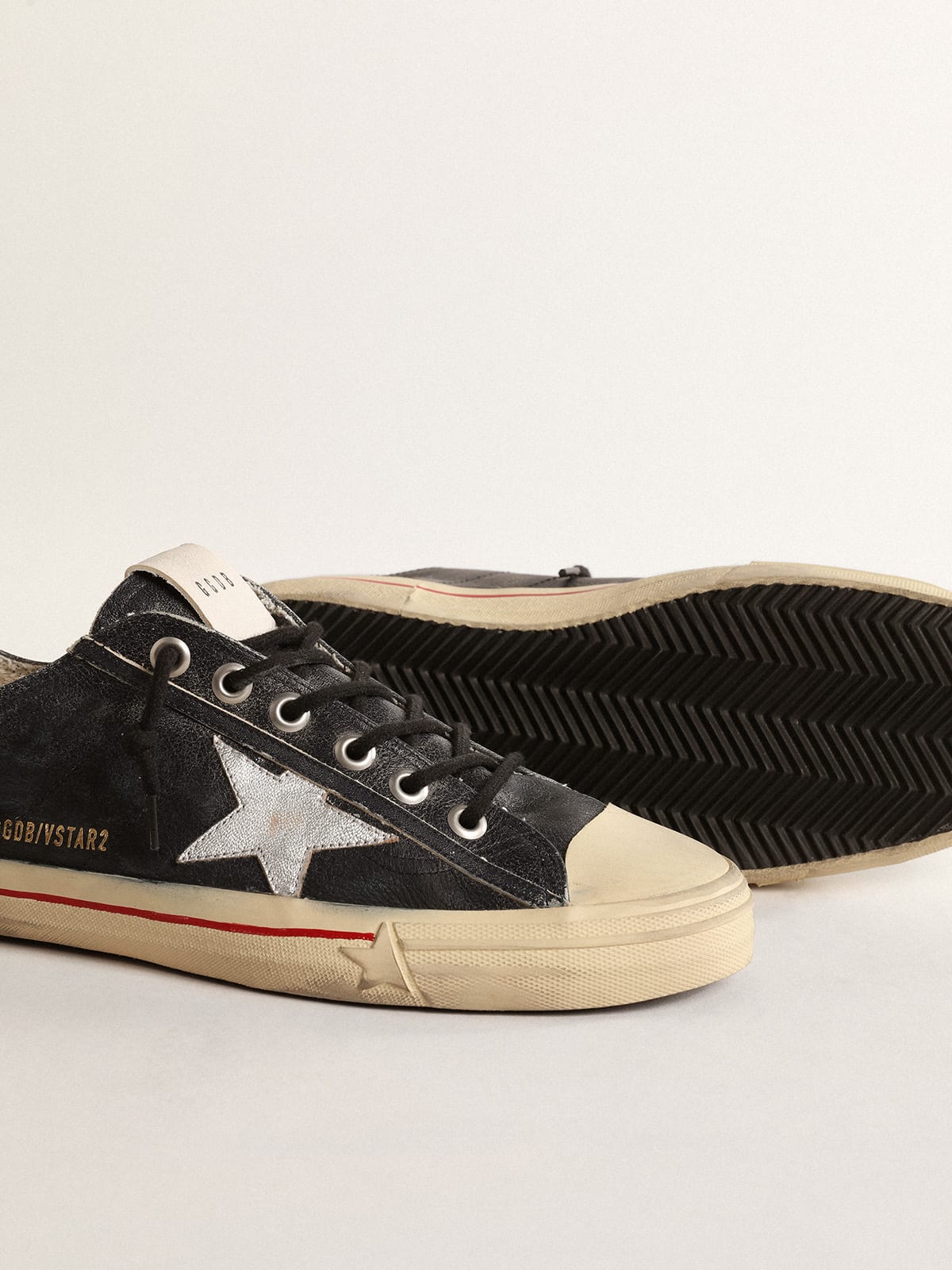 Flat Mens Sneakers V-Star | Golden Goose