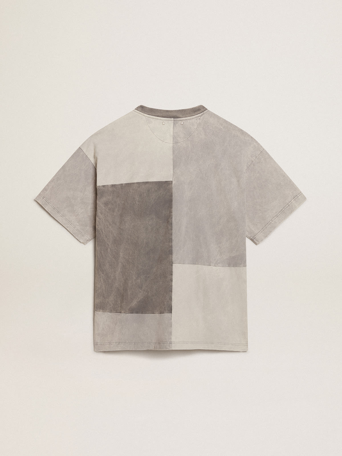 Golden Goose - T-shirt di diverse tonalità di grigio dall'effetto lived-in in 
