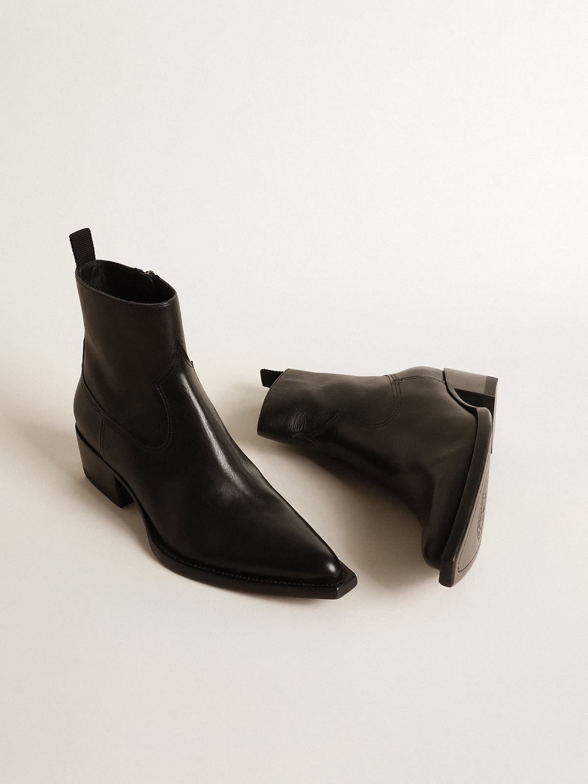 Golden Goose - Men’s low Debbie boots in black leather in 