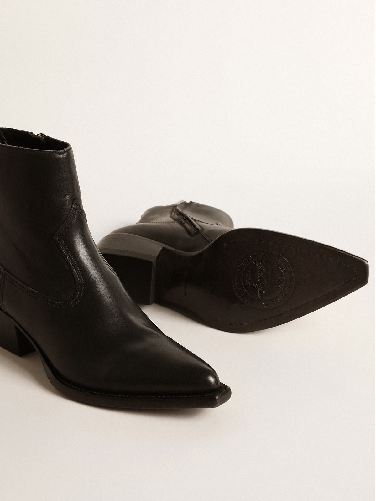 Women’s Debbie boots in black leather