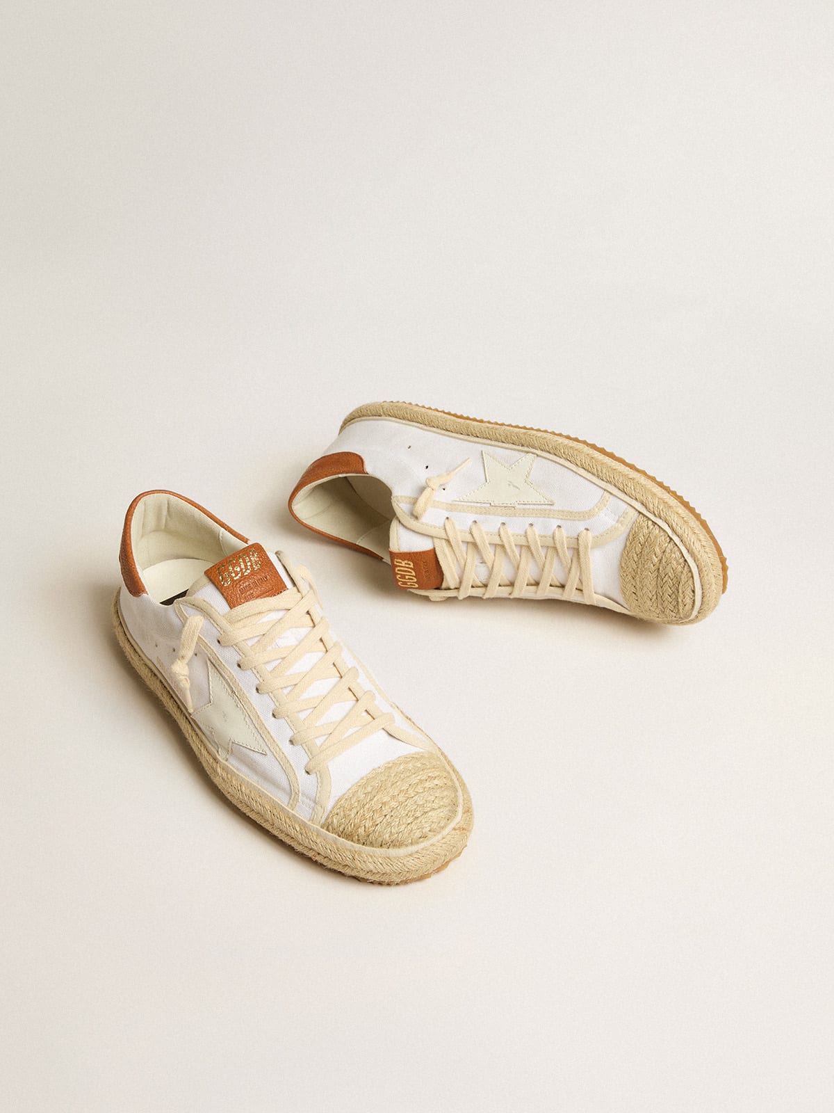 Golden Goose - Super-Star Uomo LTD in canvas con stella in pelle bianca e punta in rafia in 