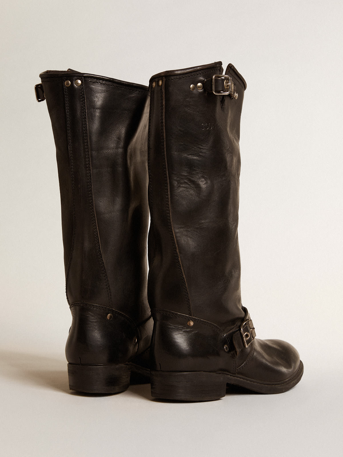 Botas Biker altas de piel negra con tachas y hebillas color