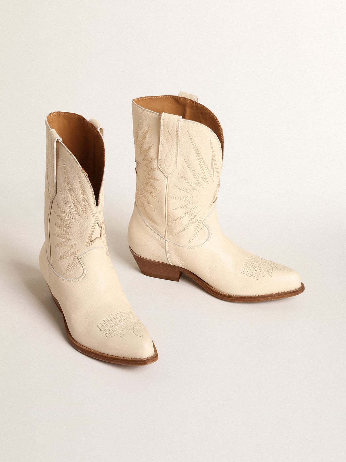 Golden Goose - Low Wish Star boots in cream-colored leather with inlay star in 