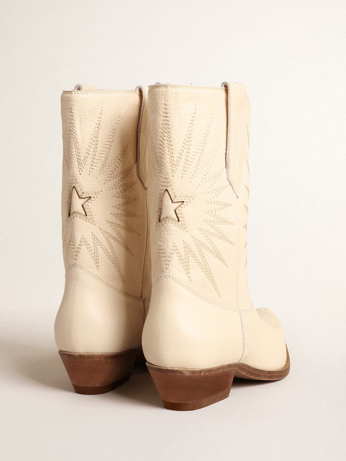 Golden Goose - Low Wish Star boots in cream-colored leather with inlay star in 