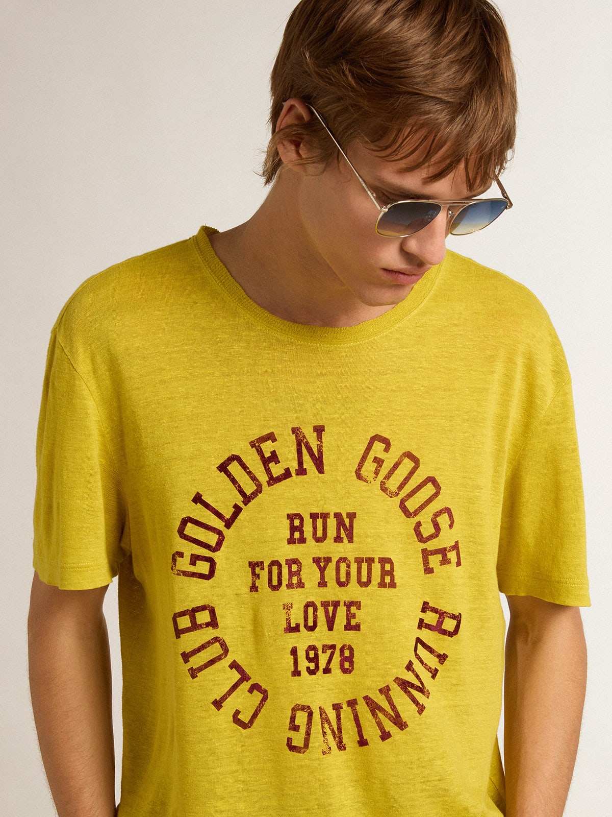 Golden Goose - Men’s T-shirt in maize-yellow linen in 