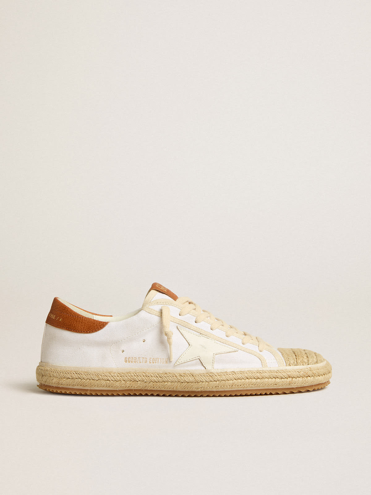 Women's Slide with ice-gray suede star and white flash | Golden Goose